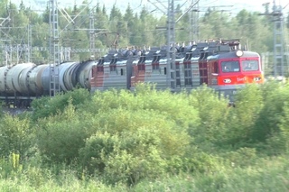ЛОКОМОТИВ ВЛ80 В СЦЕПКЕ С ЦИСТЕРНАМИ НА ТРАНССИБЕ