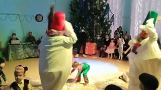 Елка дошкольники снеговики