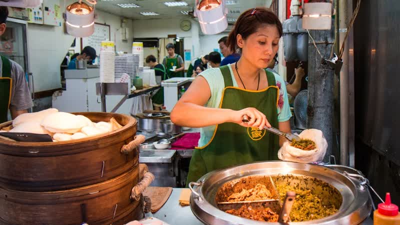 Taiwanese Pork Belly Sandwich at Lan Jia Gua Bao (藍家割包) FAMOUS Taiwanese Street Food in