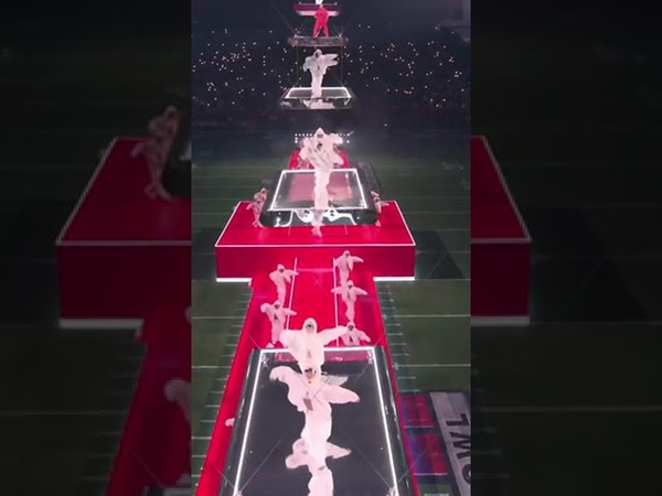 Rihanna pregnant in Superbowl : a QUEEN