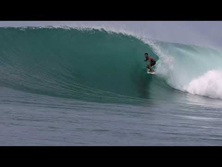 TRIPLE BARREL ON ONE WAVE!!! I met some French guys on uncrowded right!