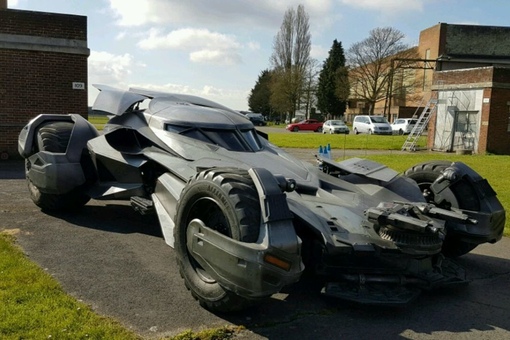 Бэтмен тима бертона бэтмобиль. Фото бэтмобиле. Бэтмобиль 1998. Бэтмобиль 1960. Фото бэтмобиле.