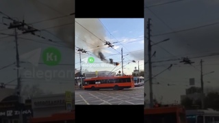 Контактная сеть троллейбуса в Краснодаре решила загореться, парализовав работу нескольких маршрутов