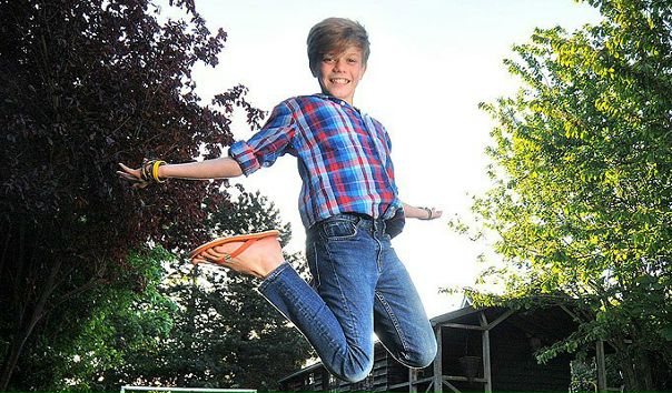 Мальчишки дрочунишки. Ronan parke в шортах. Ронан парк голый. Ronan parke Amsterdam. Ronan parke голый