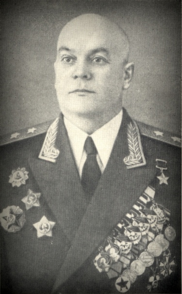 Охотник за младенцами. Москва и Чехов (Московская область), сентябрь октябрь 1977 года. В феврале 1939-го в семье советского военачальника Николая Бирюкова родился первенец. Назвали Толей. Когда