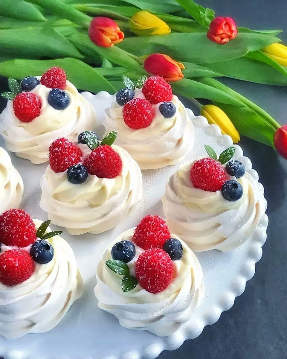Easy Pavlova Recipe with Berries and Cream Recipe Pavlova recipe, Berries recipe