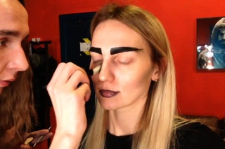 How you can do makeup Stripes
