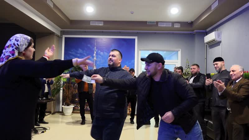 Шовда Дамаева Беной к1ант Чеченцы танцуют
