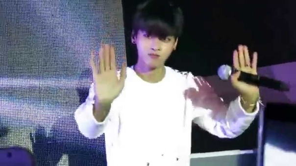 150117 Cutie N Hyuk playing with Starlight ( VIXX First Fan Party in Hong